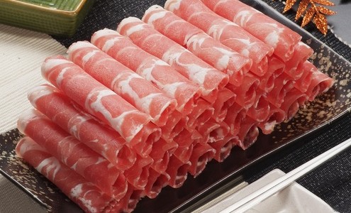 工厂以鸭肉泡制牛羊肉卷 毒肉强致癌物超2千倍  （25）