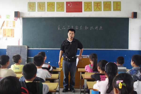 横板小学举行食品卫生安全知识讲座