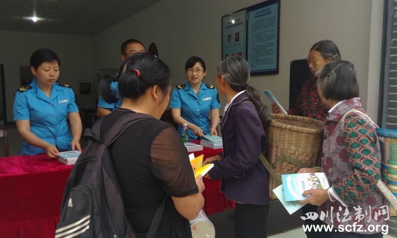 眉山市东坡区食药品监局把食品药品安全知识送