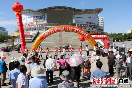 临泽县启动食品安全宣传周 歌舞表演安全知识
