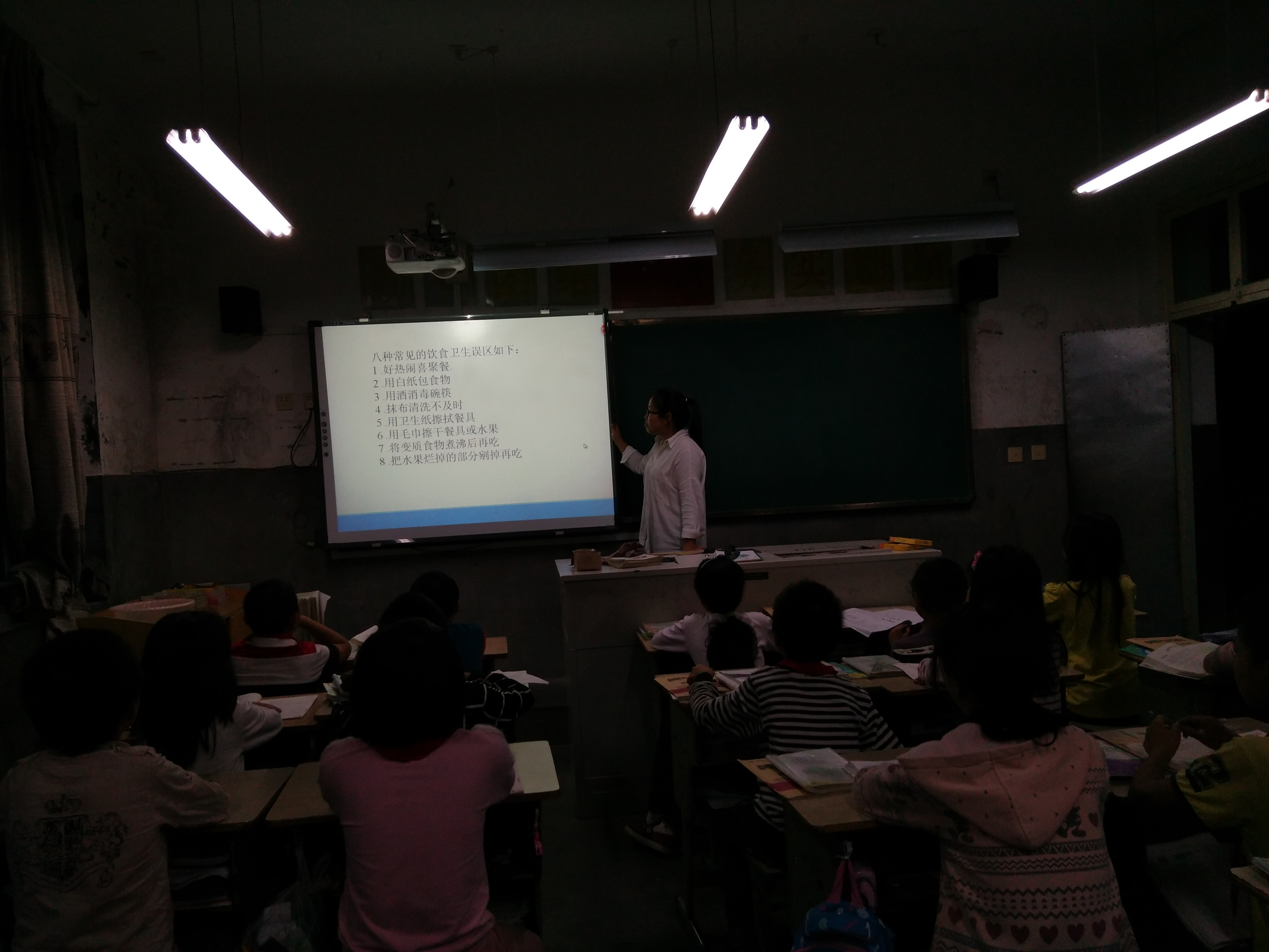 古楼小学：开展“食品卫生安全知识讲座”