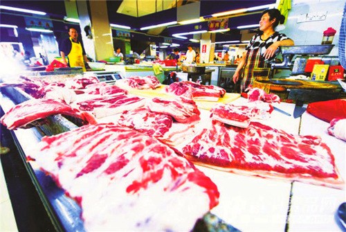 批发市场猪肉价格稳中略降 _