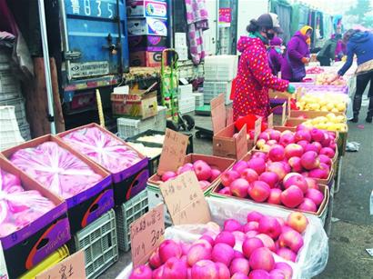 山东青岛市场：苹果橘子唱主角 进口水果价格不虚高 _