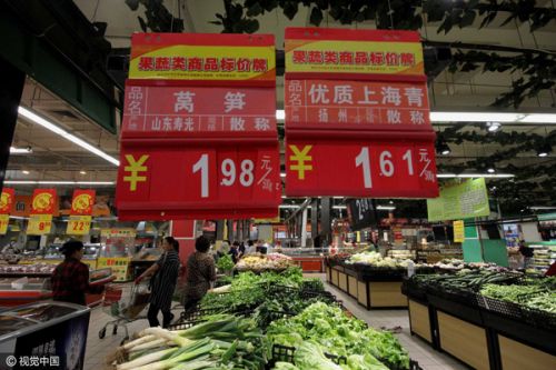 江苏南京：菜价下跌 菜场“一元菜”再现 _