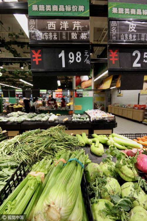江苏南京：菜价下跌 菜场“一元菜”再现 _